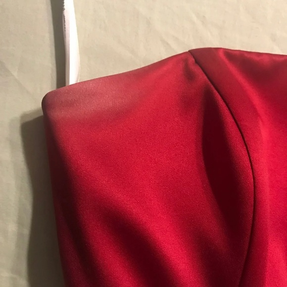 Red dress - Picture 4 of 4